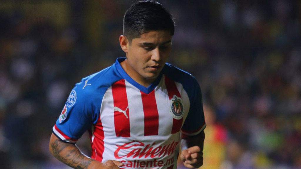 Chofis López, con contrato que lo obliga a jugar en Chivas