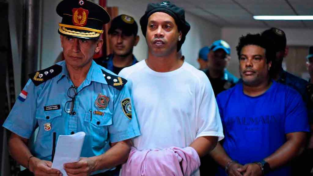 Justicia paraguaya decidirá si Ronaldinho queda en libertad