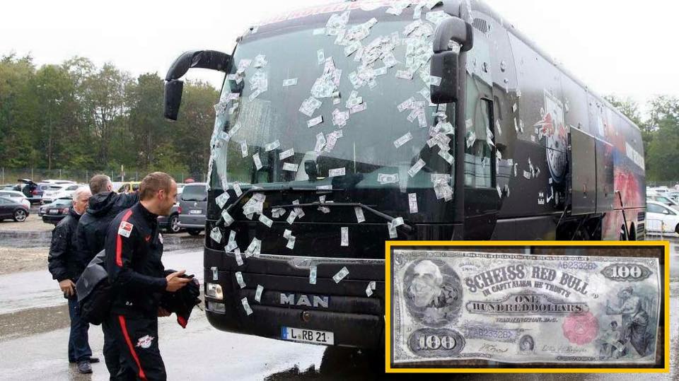 Aficionados del Heidenheim llenaron de billetes falsos el autobús del Leipzig