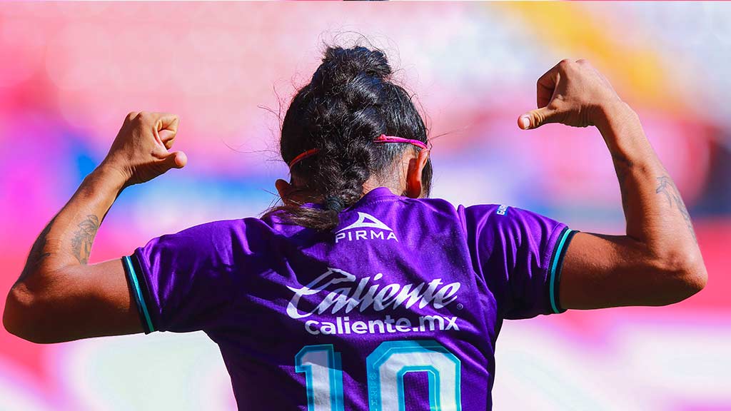 Liliana Hernández da triunfo histórico al Mazatlán Femenil