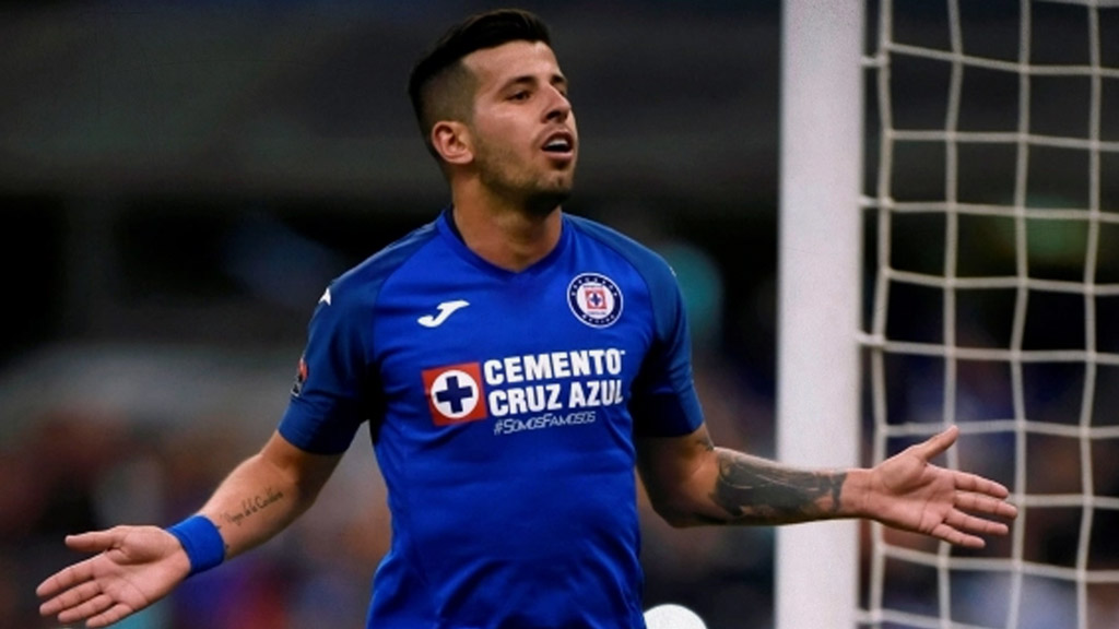 Cruz Azul castiga a Pablo Ceppelini tras fiesta