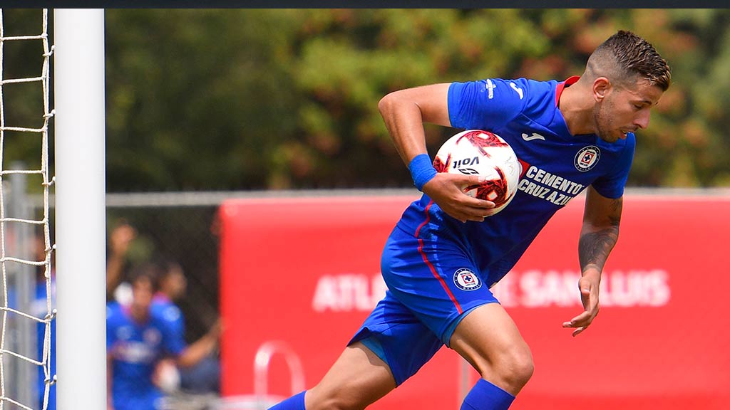 Pablo Ceppelini con un pie fuera de Cruz Azul