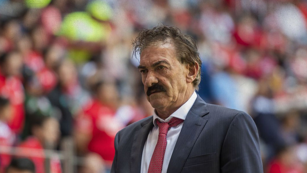 Ricardo La Volpe podría tener orden de aprehensión