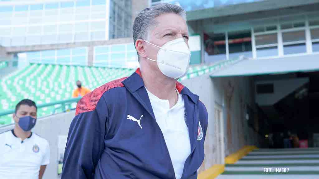 Ricardo Peláez habría recibido regaño en Chivas