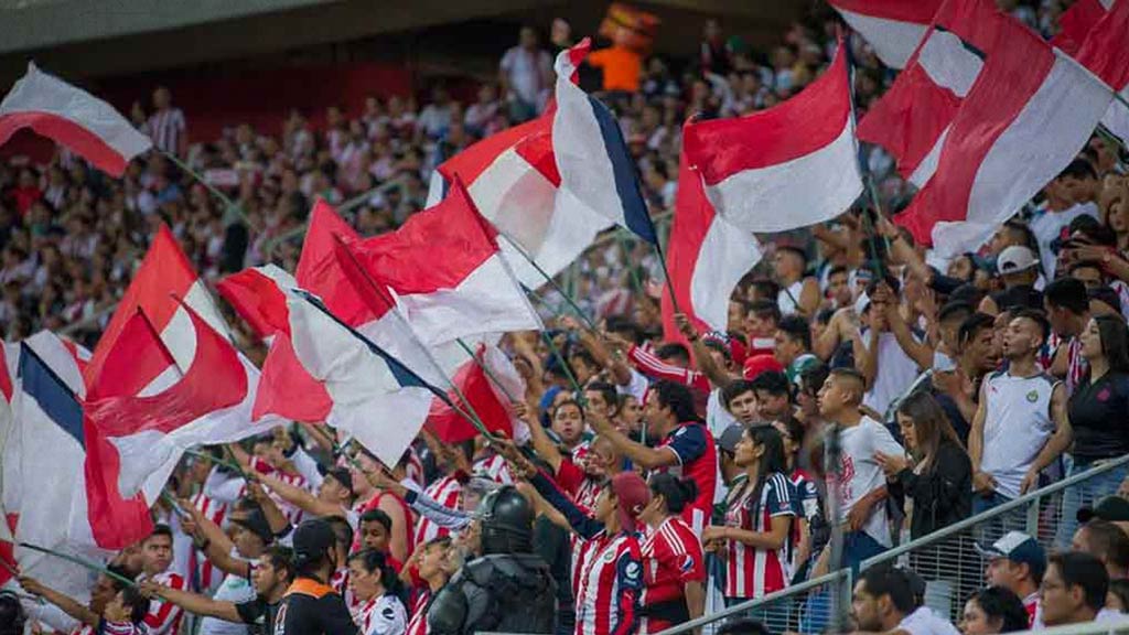 Aficionados regresarán a estadios; dan luz verde