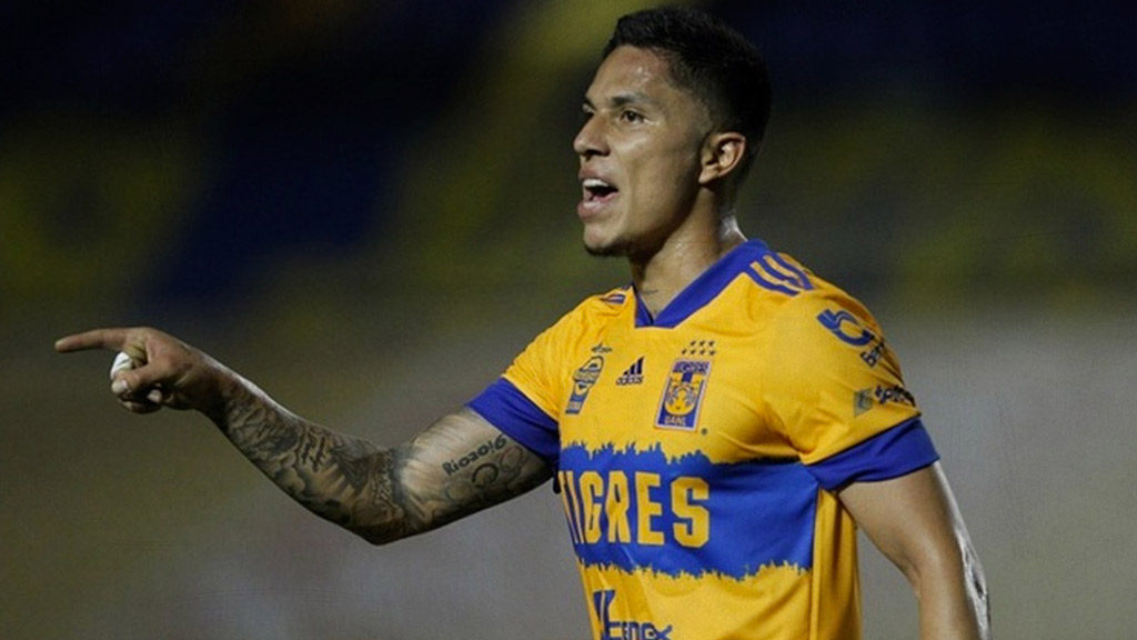 Carlos Salcedo, castigado y multado por Tigres UANL