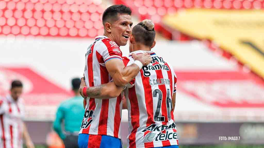 Chivas: Molina sufre fuerte lesión en la rodilla