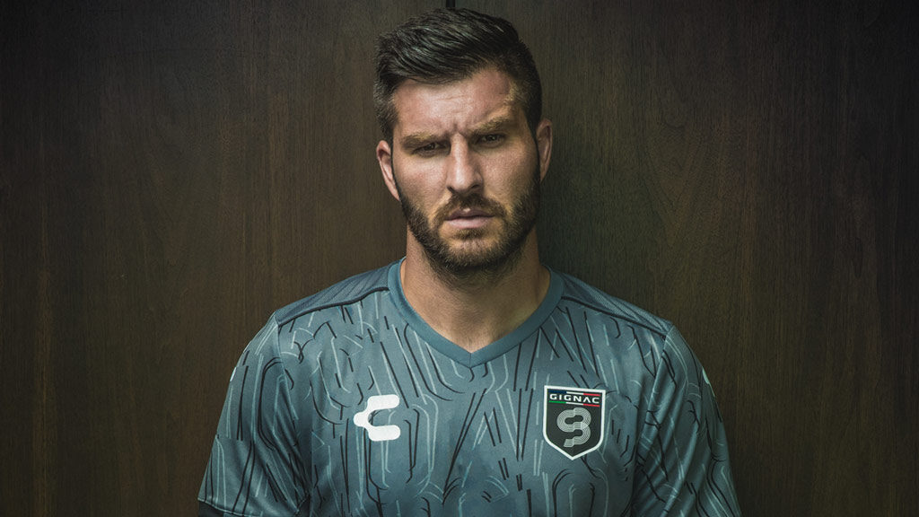 CHARLY presenta jerseys conmemorativos de André-Pierre Gignac