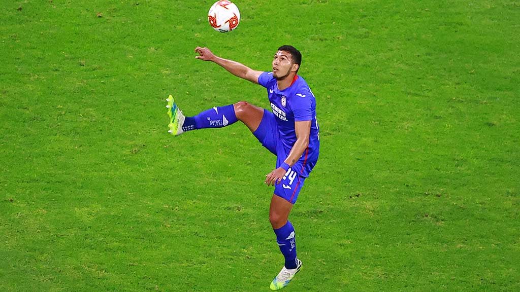 Juan Escobar está libre de coronavirus y de regreso con Cruz Azul