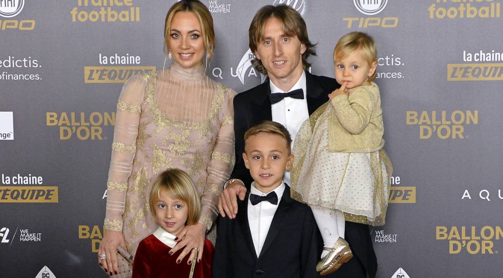 Luka Modric con su esposa y tres hijos
