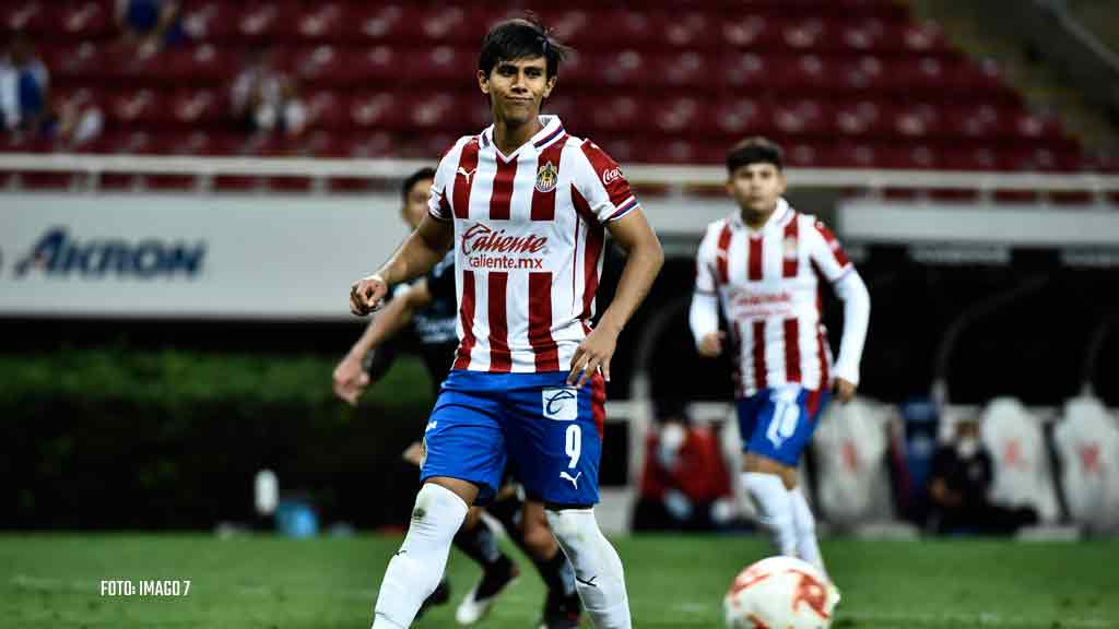 Macías no encuentra en Chivas la versión que mostró en León