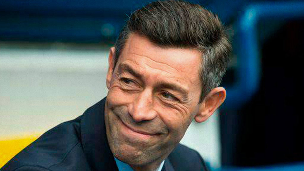 Pedro Caixinha se lleva a elemento de Cruz Azul