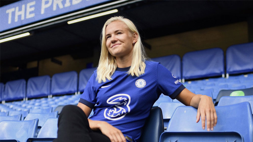 Pernille Harder se convierte en fichaje más caro del futbol femenil