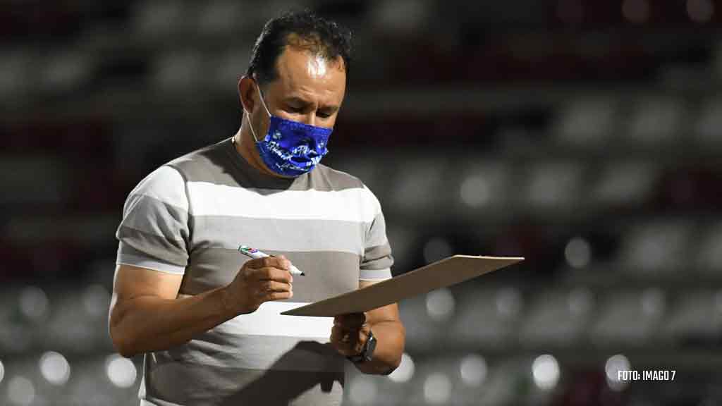Puebla mantiene confianza en Reynoso pese números