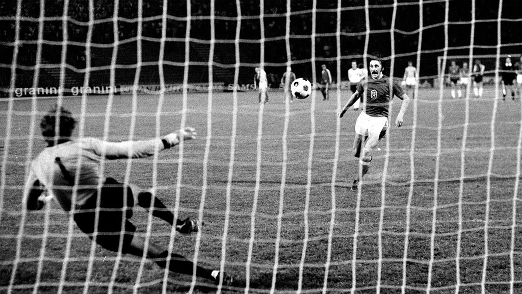 A lo Panenka. La historia del temerario penalti