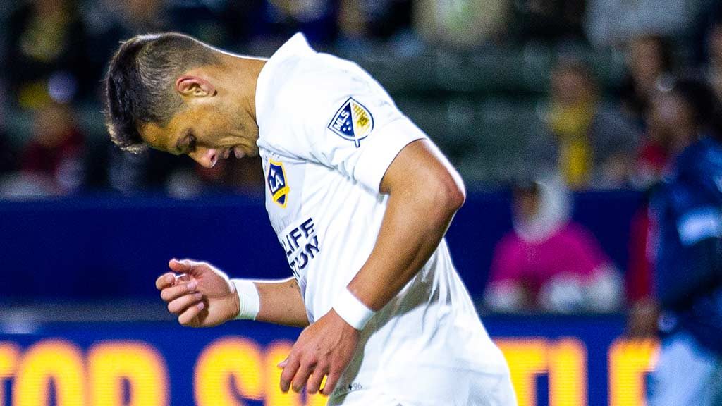 Acusan al coach de vida, Diego Dreyfus de acabar con la carrera de 'Chicharito'