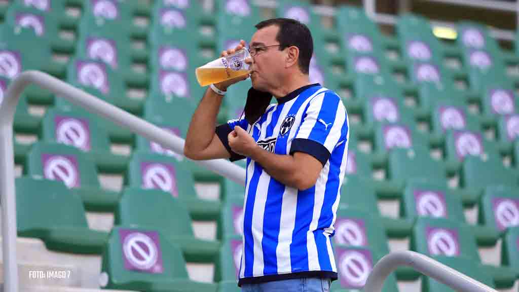 Aficionados de Rayados fueron desalojados por violar protocolos