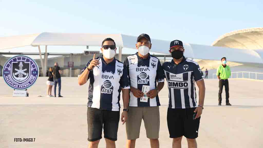 Cerca de mil aficionados de Rayados viajaron a Mazatlán