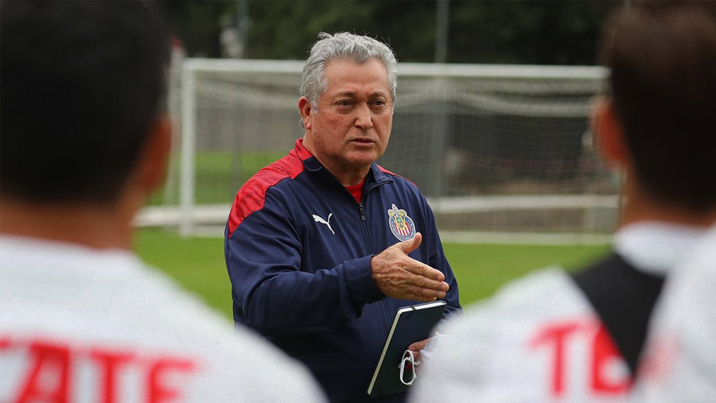 Chivas se queda sin Víctor Manuel Vucetich por Covid