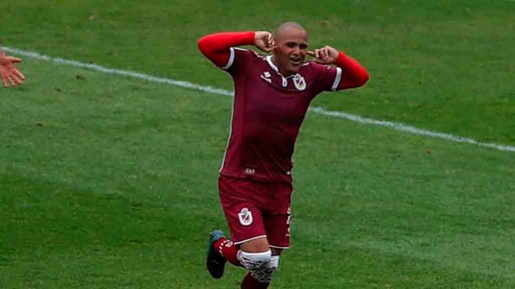 Chupete Suazo Brilla En Chile A Los Casi 40 Anos Futbol Total