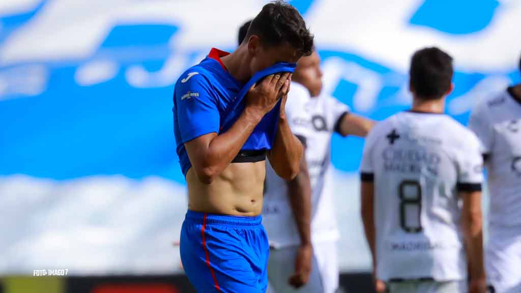 ¿Cruz Azul vendió a Lichnovsky por falta de dinero?