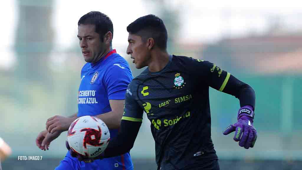 Después de 8 meses, Pablo Aguilar volvió a jugar con Cruz Azul