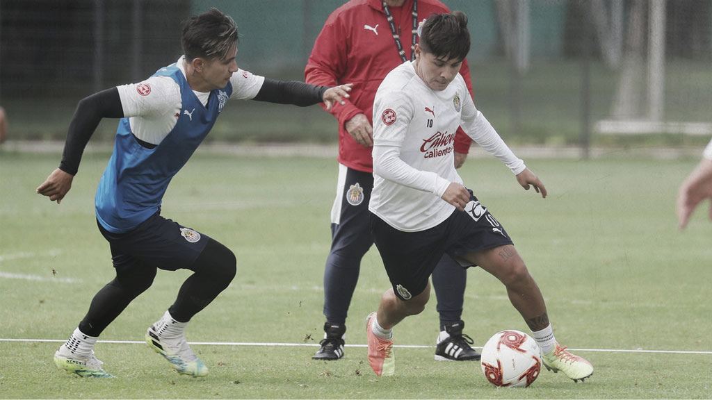 Dieter Villalpando, Chofis López y Alexis Peña serán baja en  Chivas