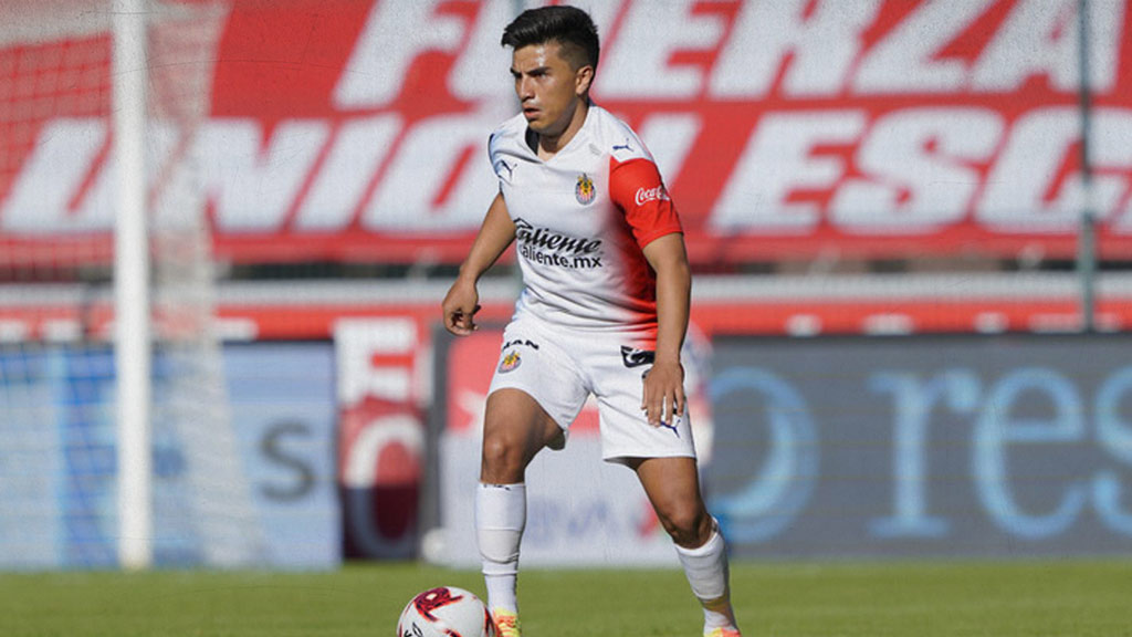 A pesar de renovación, Fernando Beltrán saldría de Chivas