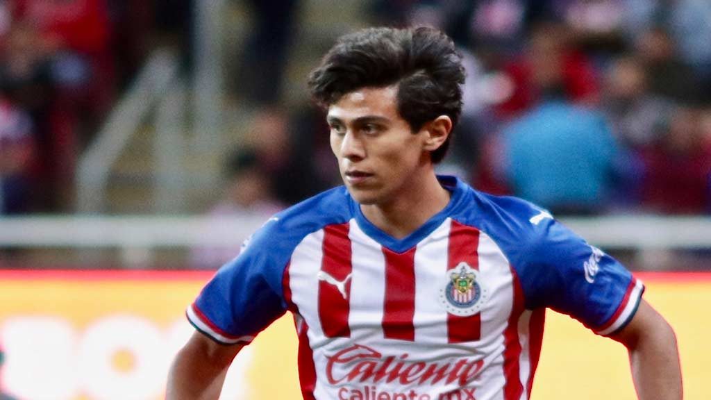 Macías y Beltrán volverían al once de Chivas