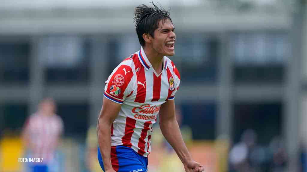 Los números de Luis Puente superan los de Macías en Chivas