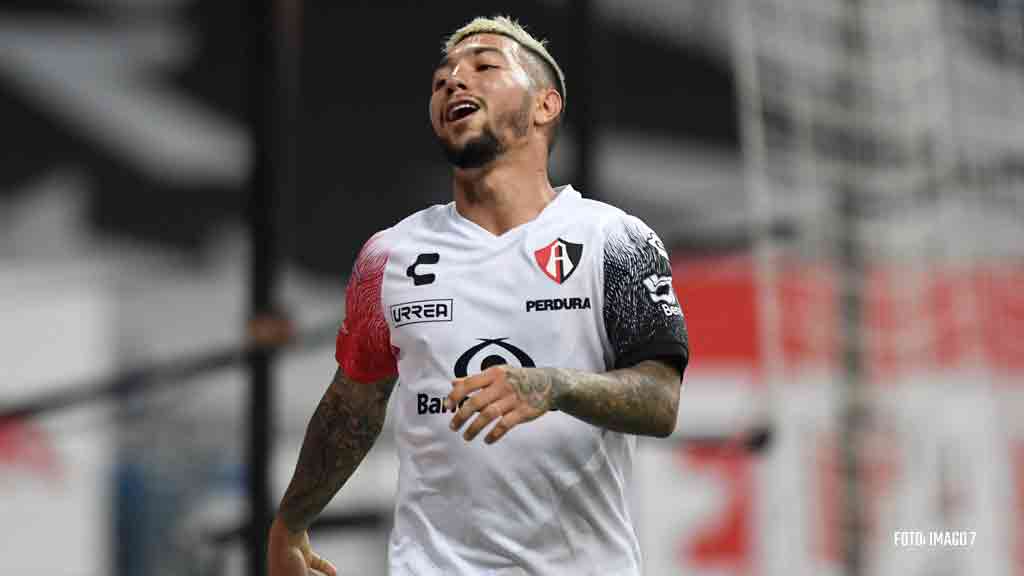 Luciano Acosta y Lorenzo Reyes saldrían de Atlas el siguiente torneo