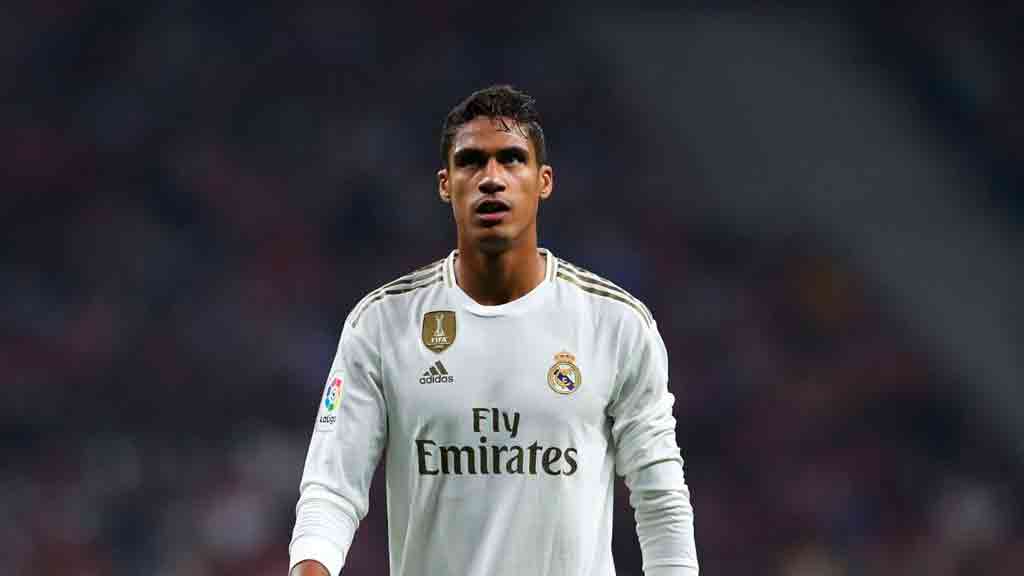 Manchester United quiere llevarse a Varane del Real Madrid