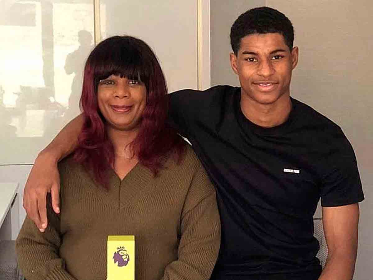 Marcus Rashford y su madre