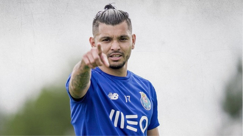 Tecatito Corona: Contrato, cláusula y salario en Porto