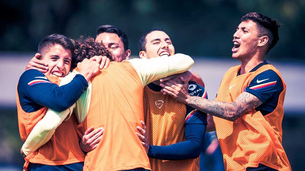 Video: El golazo de Memo Ochoa en entrenamiento de América