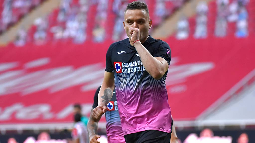 Video: Penal y gol ‘Cabecita’ Rodríguez para el 1-0 de Cruz Azul ante Chivas