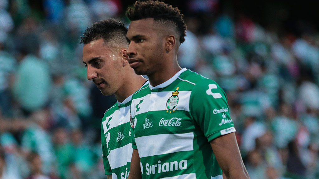 Ayrton Preciado, entre Santos y Liga de Quito