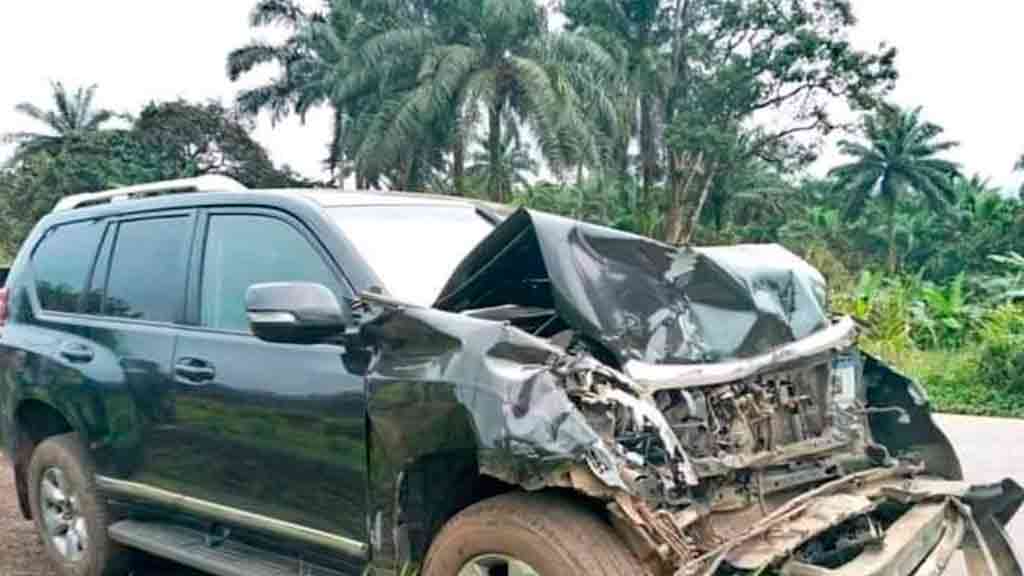 Eto'o accidente automovilístico