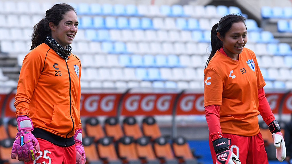 Pachuca tuvo que habilitar a dos jugadoras de campo como arqueras. 