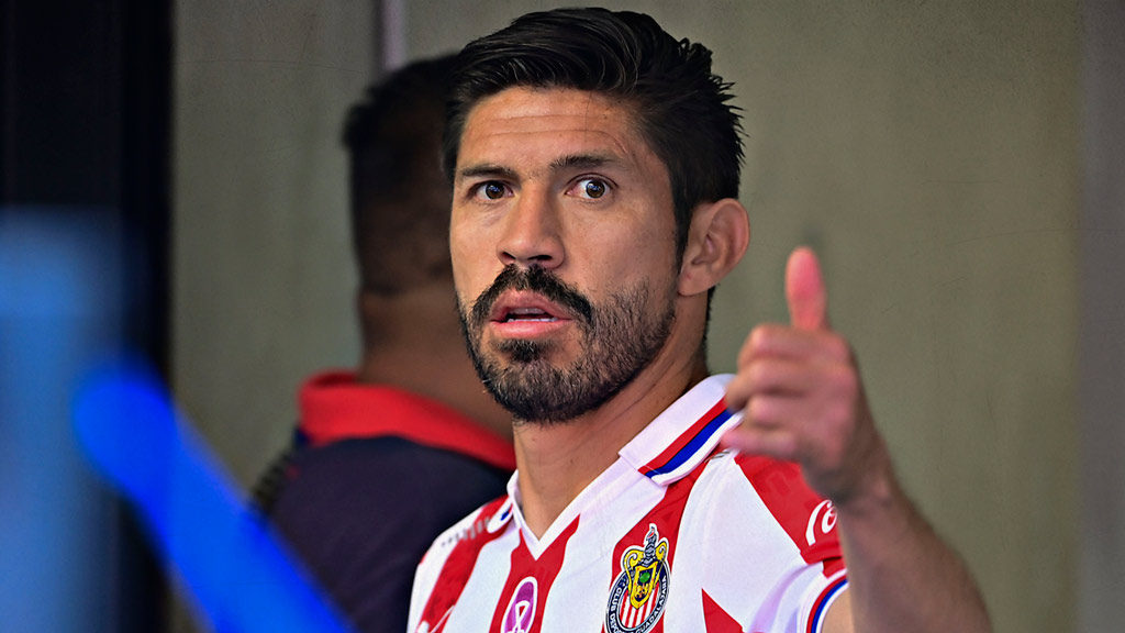 Oribe Peralta pone en duda su continuidad en Chivas