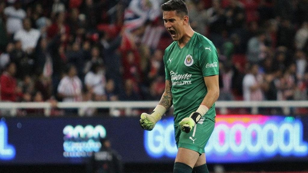 Chivas quiere renovar a Raúl Gudiño