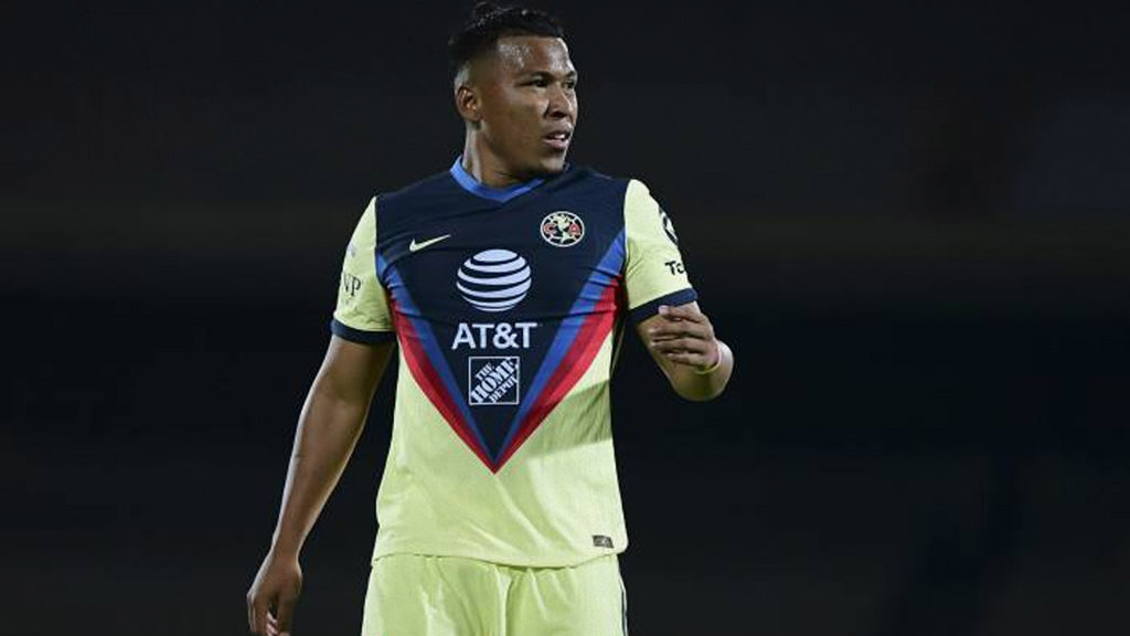 América analiza rescindir el contrato de Roger Martínez