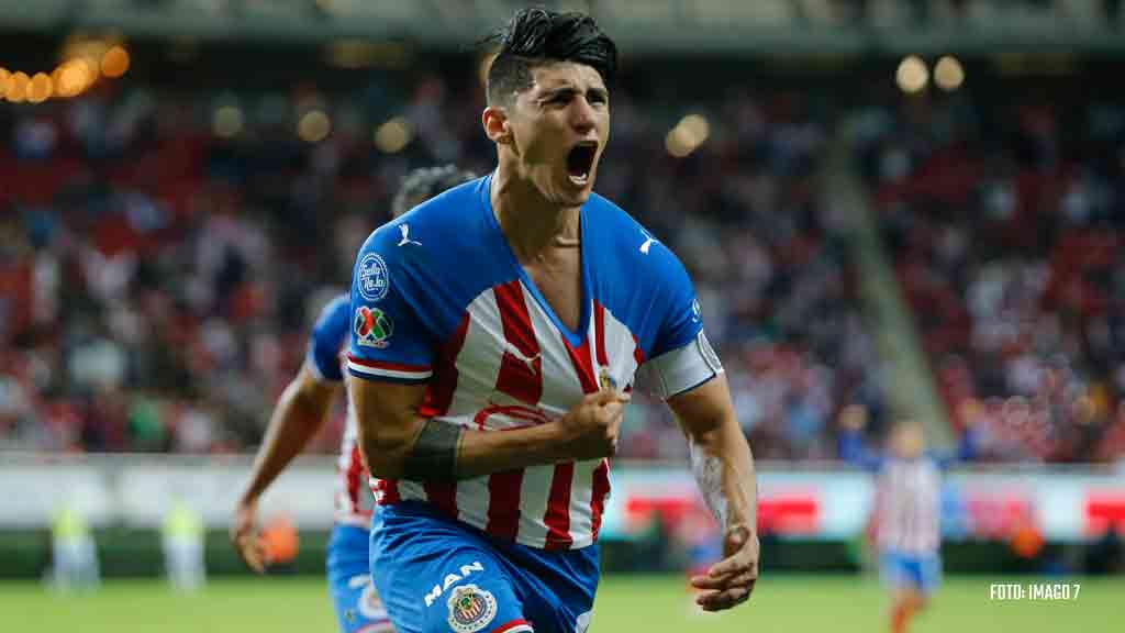 Alan Pulido bromeó sobre regreso a Chivas