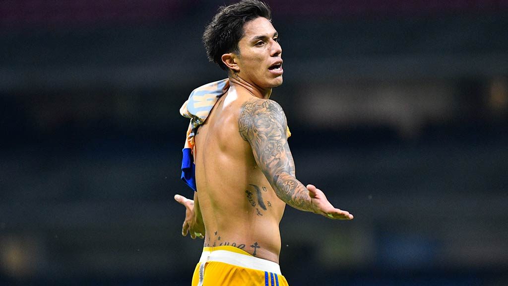 Carlos Salcedo se habría burlado otra vez de Cruz Azul