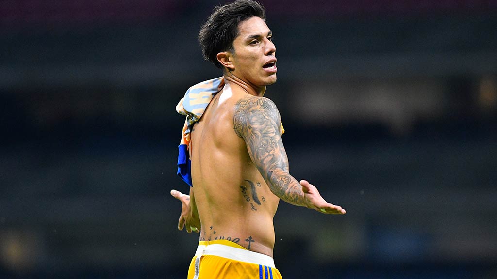 Carlos Salcedo se habría burlado otra vez de Cruz Azul