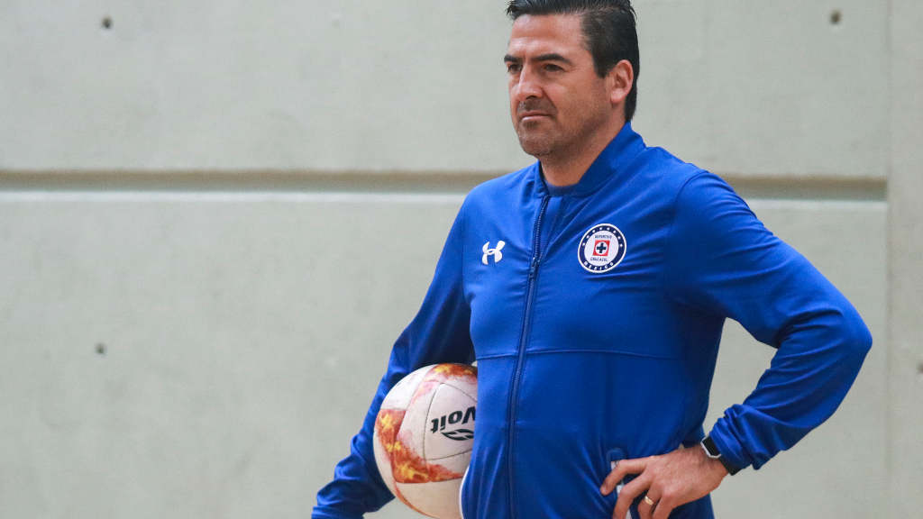 Cruz Azul iniciaría pretemporada con cuerpo técnico interino