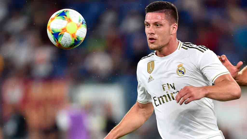 Luka Jovic del Real Madrid podría cubrir baja de Raúl Jiménez