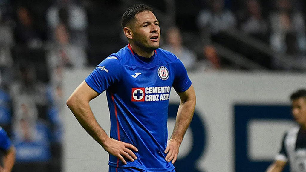 Cruz Azul quiere convencer a Pablo Aguilar de quedarse