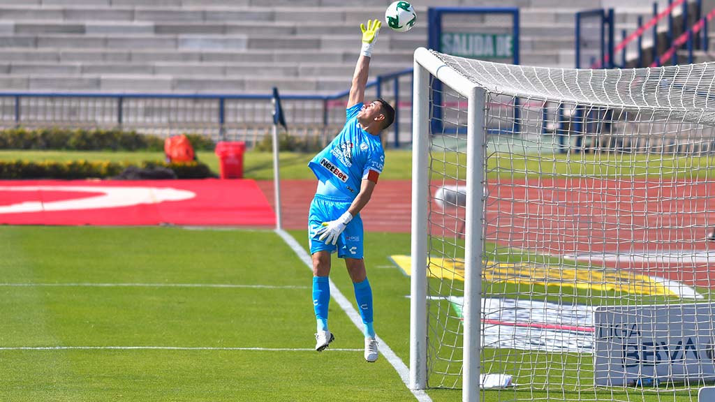 Pachuca busca la renovación de Oscar Ustari