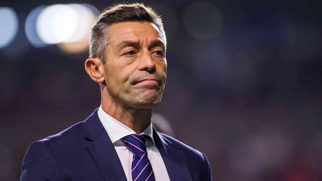 Al Shabab rescindió el contrato de Pedro Caixinha